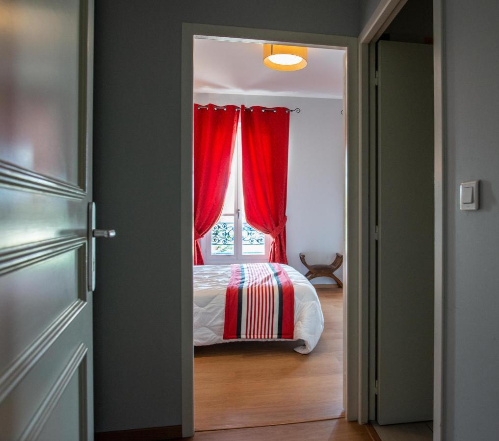 Logis Hotel De La Tour リブルヌ エクステリア 写真