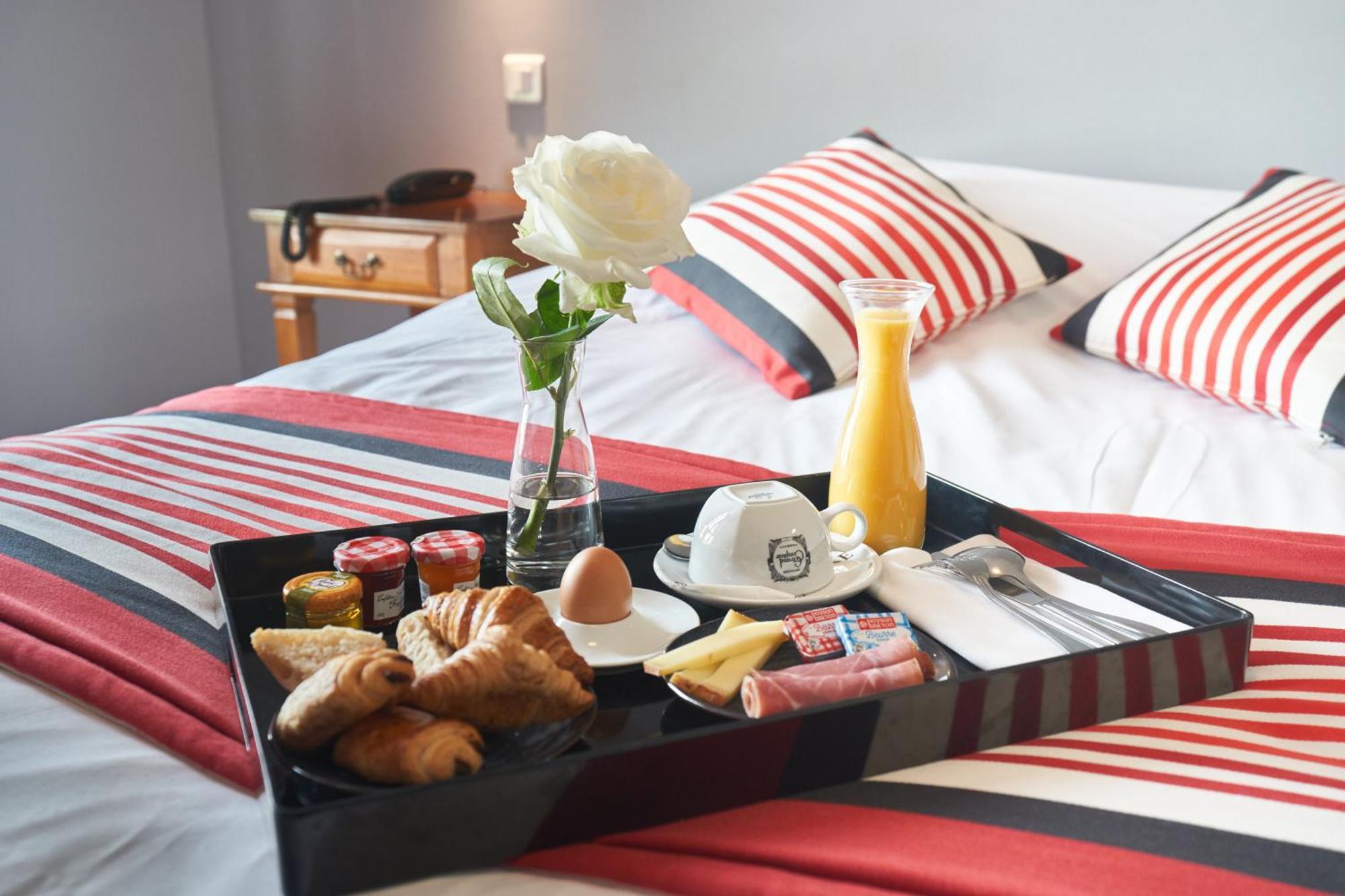 Logis Hotel De La Tour リブルヌ エクステリア 写真