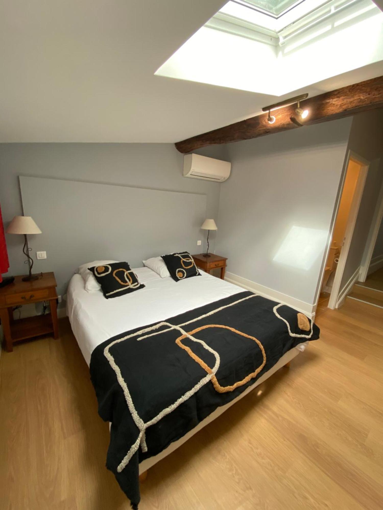 Logis Hotel De La Tour リブルヌ エクステリア 写真